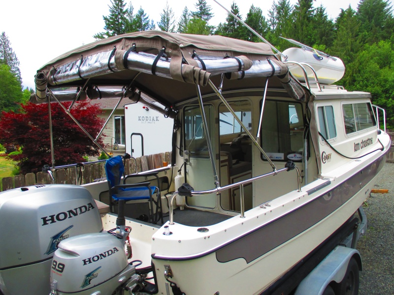 Window panels rolled up and fastened.
This is what we do when we cruise so they don't get salt crusted.